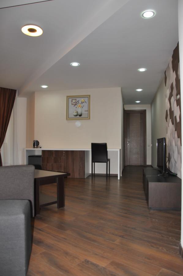 All Seasons Hotel On Freedom Square Tbilisi Esterno foto