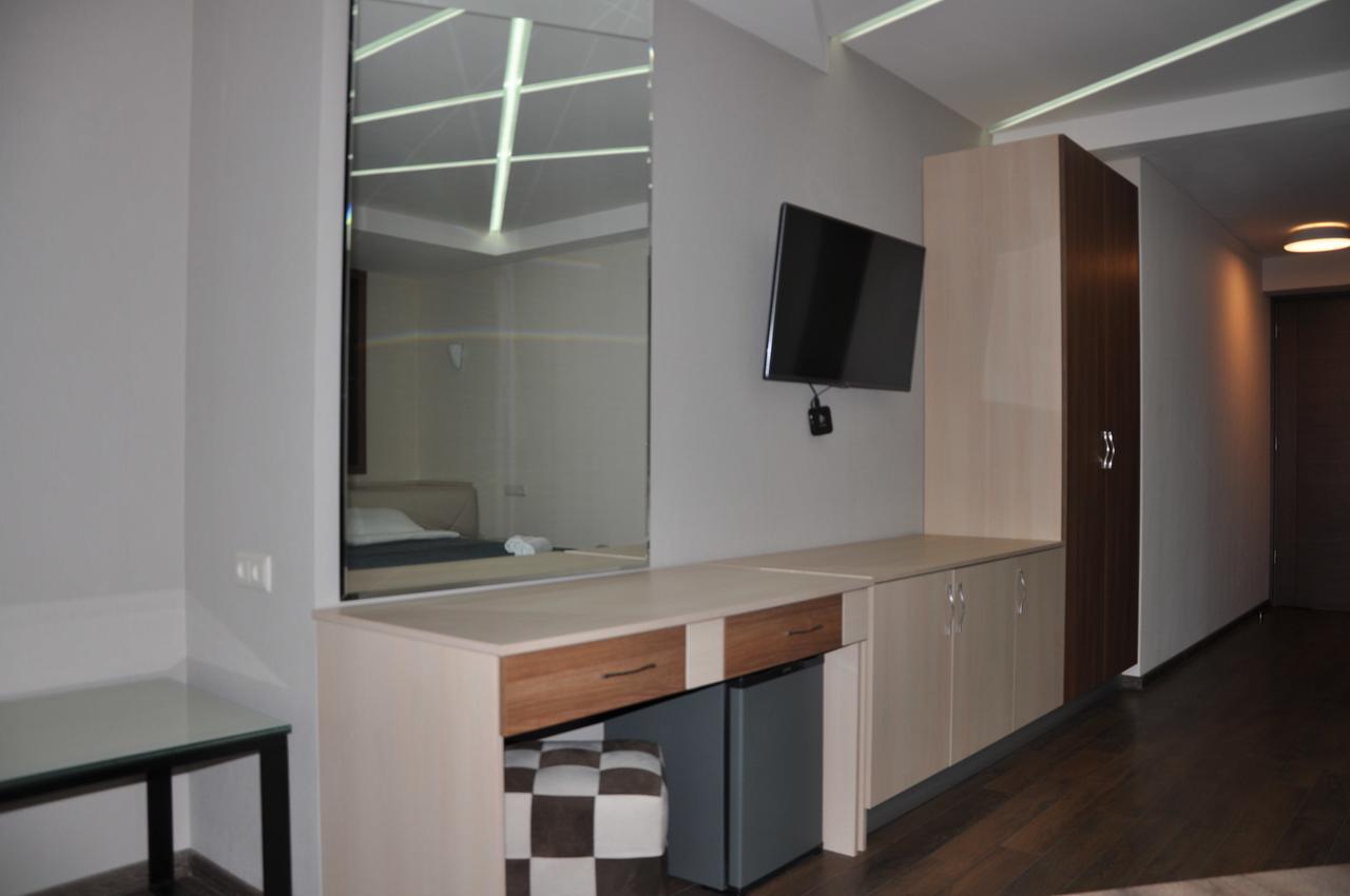 All Seasons Hotel On Freedom Square Tbilisi Esterno foto
